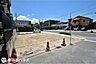 外観：【外観】令和8年7月25日　撮影敷地と道路に高低差が少なく建築しやすい土地です♪