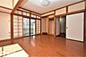 洋室：【洋室】1階8帖の洋室です！室内程度良好です！南向きで日当たり良好な室内です♪