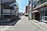 その他：【前面道路】南向きの前面道路幅は約5.4ｍです！東側からの一方通行の道路で交通量も少ないです♪