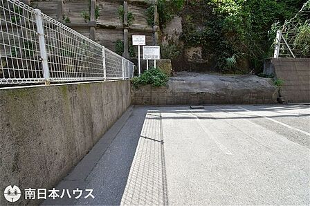 【契約駐車場】普通車1台駐車可能です！購入後も引き続きご利用できます！