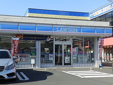 【ローソン 鹿児島原良店】飲食品、日用品を取扱うコンビニエンスストアー 270m