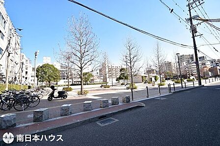 【天文館公園】鹿児島市千日町にある公園ですトイレ、遊具、広場、野外ステージあり 150m