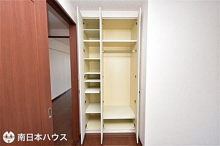 【洋室収納】洋室には2ヵ所収納があります♪