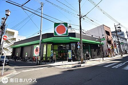 【タイヨー銀座店】は、鹿児島市千日町11番17号に位置する松原本通り近くのスーパーです。取扱品目は主に「生鮮食品・日配品・一般食品・日用雑貨・お酒」です。 550m