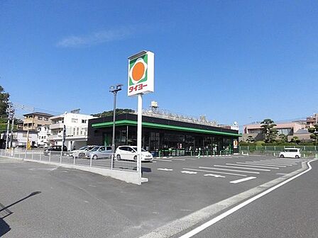 【タイヨー唐湊店】は、鹿児島市唐湊4丁目5-8に位置する唐湊橋交差点近くのスーパーです。取扱品目は主に「生鮮食品・日配品・一般食品・日用雑貨・お酒」です。駐車場があります。 380m