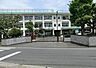 周辺：岡崎小学校 950m