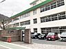 周辺：【足原小学校】足立山が近いこともあり、自然が豊かな小学校です。自然に触れあいながらの勉強ができる小学校です♪ 405m