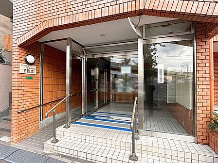 ◆◆エントランス◆◆広いエントランスに手摺りがありますので、お子様にもお年寄りにも安心設計♪
