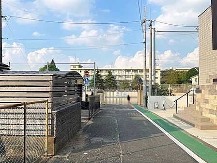 【霧丘小学校】 霧丘小学校霧丘小学校 589m