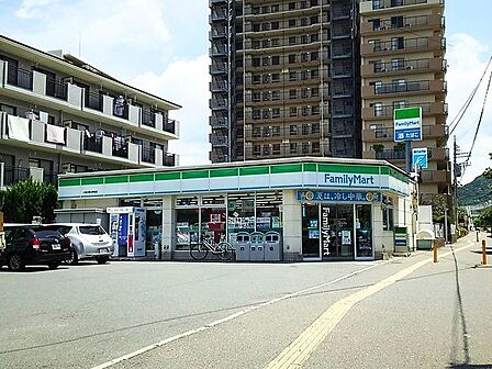【ファミリーマート企救丘駅前店】 ファミリーマート企救丘駅前店 105m