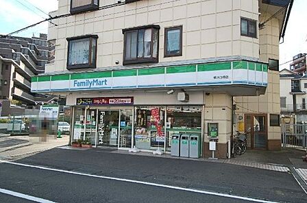 ファミリーマート横浜白根店 徒歩8分。 650m