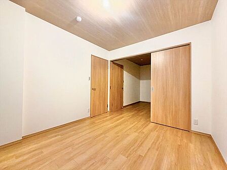 5.7帖洋室。子ども部屋や寝室にもおすすめ。