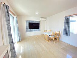 半田市横川町二丁目 4LDKのリビング/ダイニング