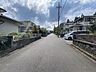 外観：前面道路含む現地写真