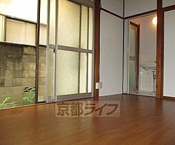 近鉄京都線 久津川駅 徒歩5分の賃貸アパート 2階1Kのリビング/ダイニング