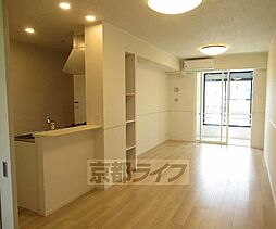 チャロズ　コート 102 1階1LDKのリビング/ダイニング