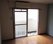 光が差し込むお部屋です
