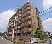 角地に建つ為多方面から光が当たります。