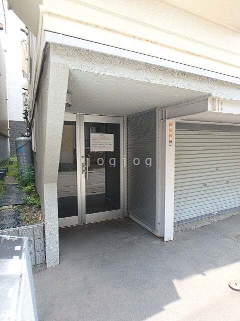 4 / 8