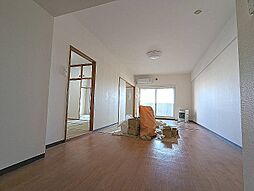 ドゥロワイヤル 302 3階4LDKのリビング/ダイニング