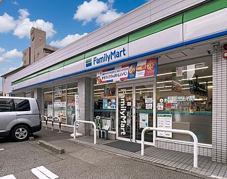 コンビニ ファミリーマート 金沢彦三店 218m
