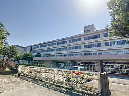 中学校 金沢市立 高岡中学校 1070m