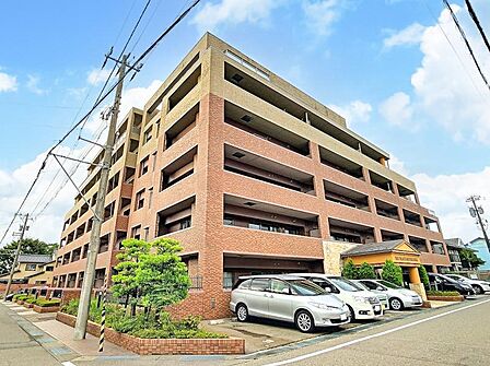 泉野小・野田中まで徒歩5分！お子様の通学も安心な、重厚感溢れる分譲マンション。