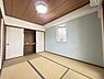 その他：ライトブルーの壁面が、和室に爽やかさをもたらします！