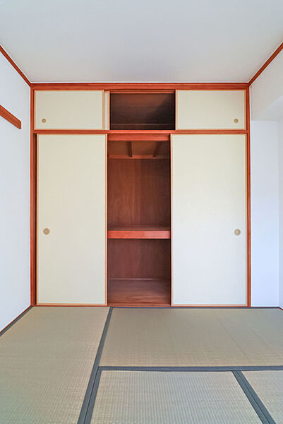 画像8:天袋付きの和室の押入
