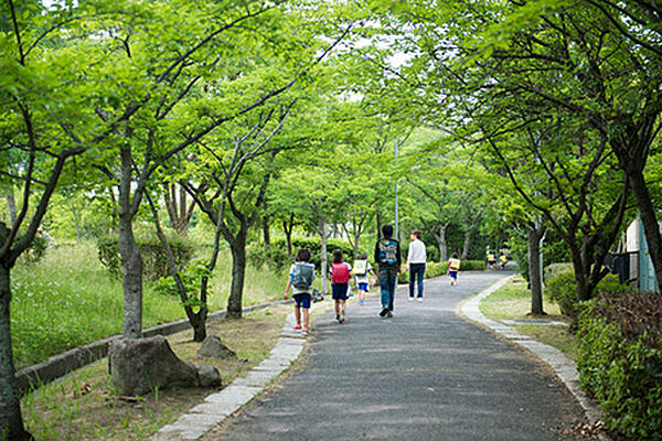 画像17:公園「松尾公園まで846ｍ」近隣住人のリラクゼイションスポット