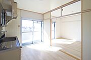 洋室をつなげて広くお使いいただけます