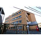 病院「神明病院まで1504ｍ」外科・内科・消化器外科・消化器内科・循環器内科・整形外科・脳神経科・泌尿器科・肛門外科・人工透析と数多くの診療科目を標榜しています。
