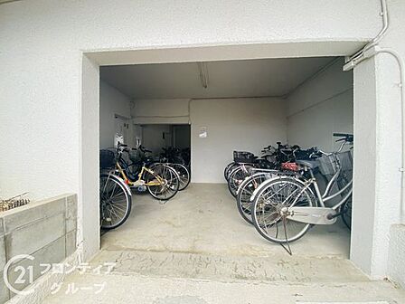 徒歩10分圏内に買い物施設が充実しているので生活が便利ですね