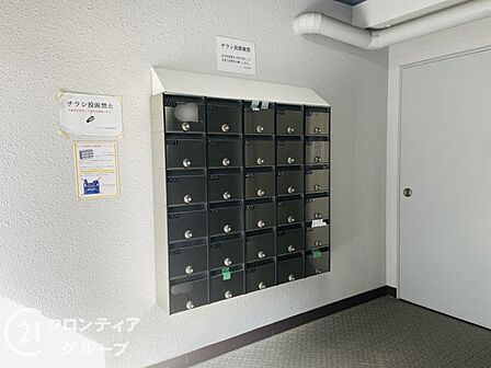 駐輪場などの共用設備も整っています。サンディ都島毛馬店まで徒歩約4分、コンビニまで徒歩2分と毎日のお買い物にも大変便利。新しい生活を始めるのに最適な住環境が整っています