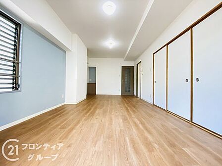 木目調のフローリングは温かみがあり、家族団らんの時間をゆったりと過ごせます!