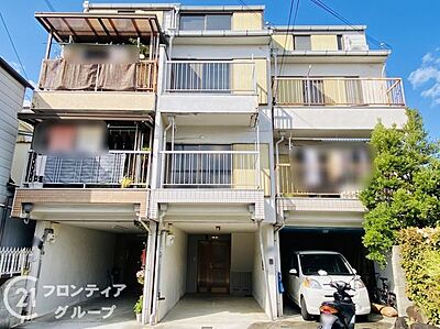 外観:モダンなデザインの外観は、スタイリッシュで洗練された印象を与えます。スーパー・コンビニまで徒歩5分圏内で生活至便! 外観:モダンなデザインの外観は、スタイリッシュで洗練された印象を与えます。スーパー・コンビニまで徒歩5分圏内で生活至便!