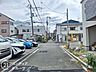 その他：南側の前面道路は幅員約6.0mとゆとりがあり、運転が苦手な方でも駐車が楽に行えます。大通りへのアクセスも良好で、通勤やお出かけに便利な環境です。