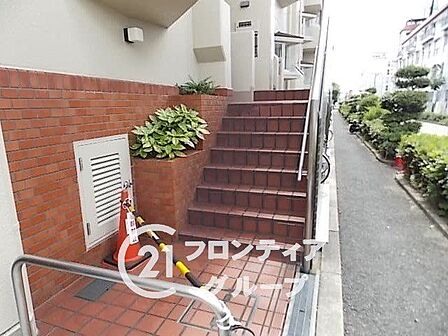 緑いっぱいのエントランスは、訪れる人々に癒しを与えます。
