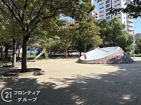 東今福公園 徒歩5分。 380m