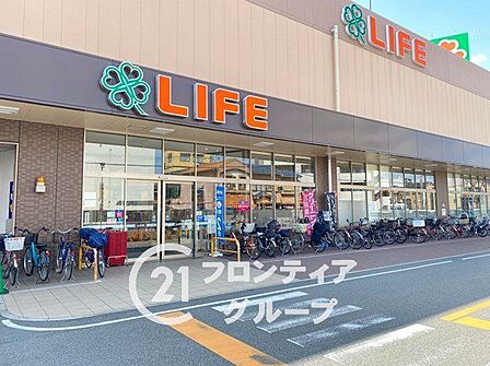 ライフ東淡路店 徒歩5分。 330m