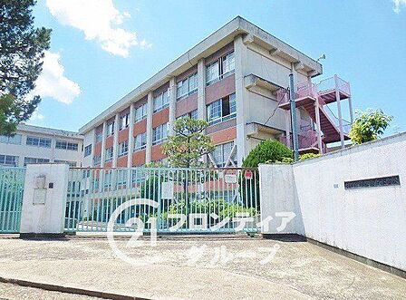寝屋川市立国松緑丘小学校 徒歩23分。 1790m