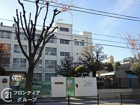 大阪市立新東淀中学校 徒歩15分。 1160m