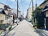 その他：幅員約4.55mの前面道路に面しており、車の出し入れもしやすい立地です。周辺は交通量が少なく静かな住環境。周辺施設へのアクセスも良好で、お子様の通学や毎日の買い出しにも便利なロケーションです。