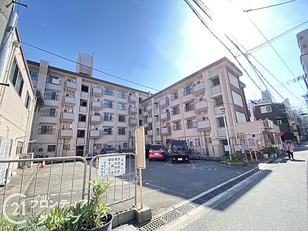 はじめてのマイホーム購入は、わからないことだらけで当然です。資金計画から物件選びまで、順を追ってスタッフが一緒に考えていきます