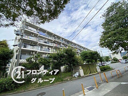 住まい選びは、価格や立地だけでなく、将来の暮らし方まで含めて考えることが大切です。今の段階で気になっていることを、まずスタッフに話してみてください