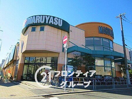 スーパーマルヤス城東店 徒歩4分。 320m