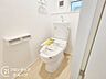 トイレ：オート開閉のフタなので、手を触れず清潔・快適なトイレです！