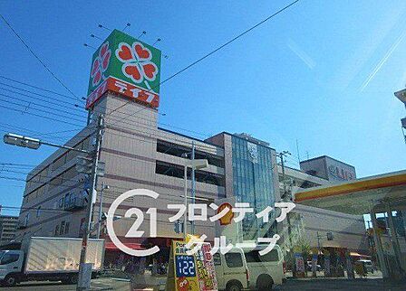 ライフ関目店 徒歩3分。 190m