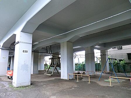 中央高架下公園まで約485m