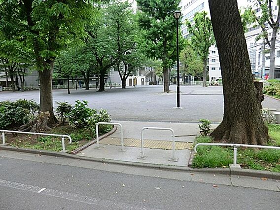 東池袋公園まで...